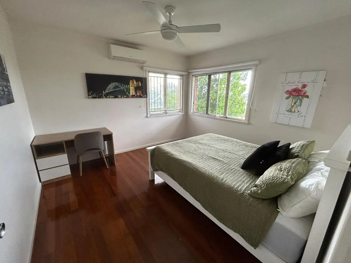 Hill Top 2-Bedroom Home With Charming View بريزبين