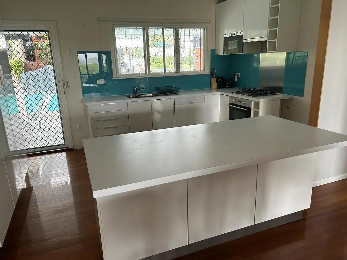 Hill Top 2-Bedroom Home With Charming View Brisbane 0*,  Australien