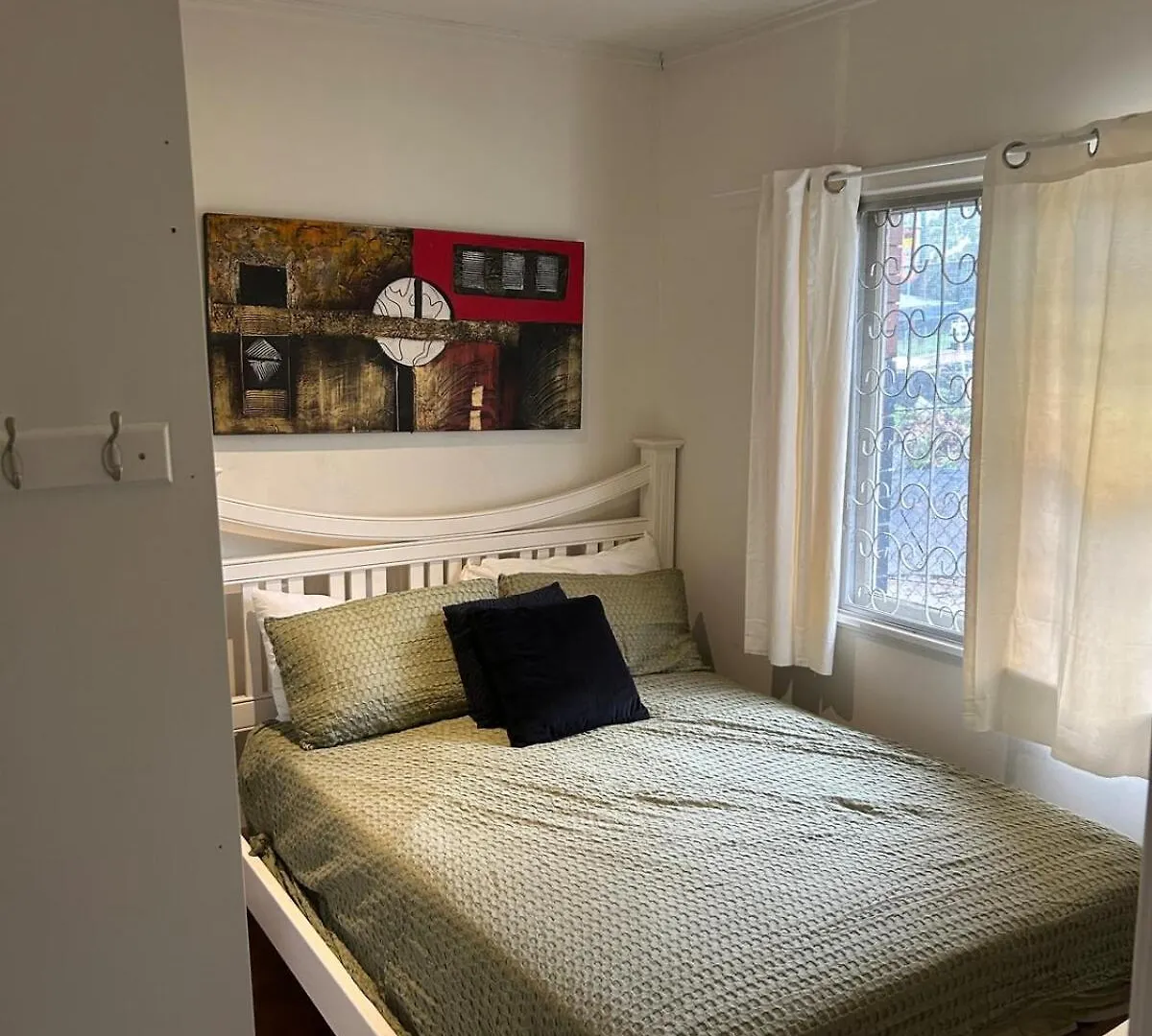Hill Top 2-Bedroom Home With Charming View Brisbane